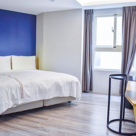 Talmud Business Hotel - Zhongshan Taichung Exteriör bild