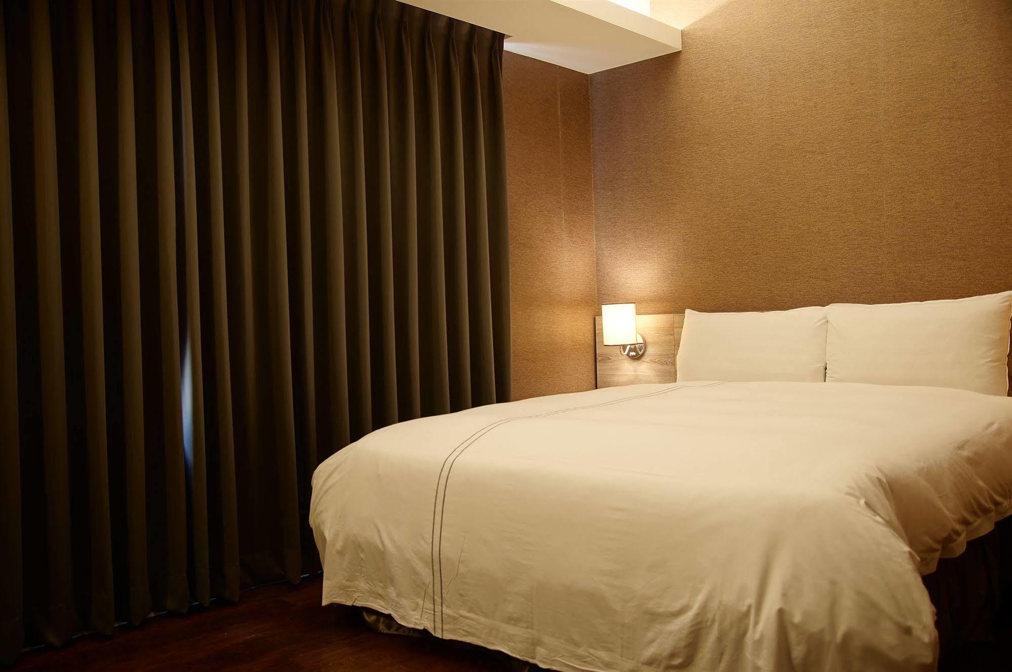 Talmud Business Hotel - Zhongshan Taichung Exteriör bild