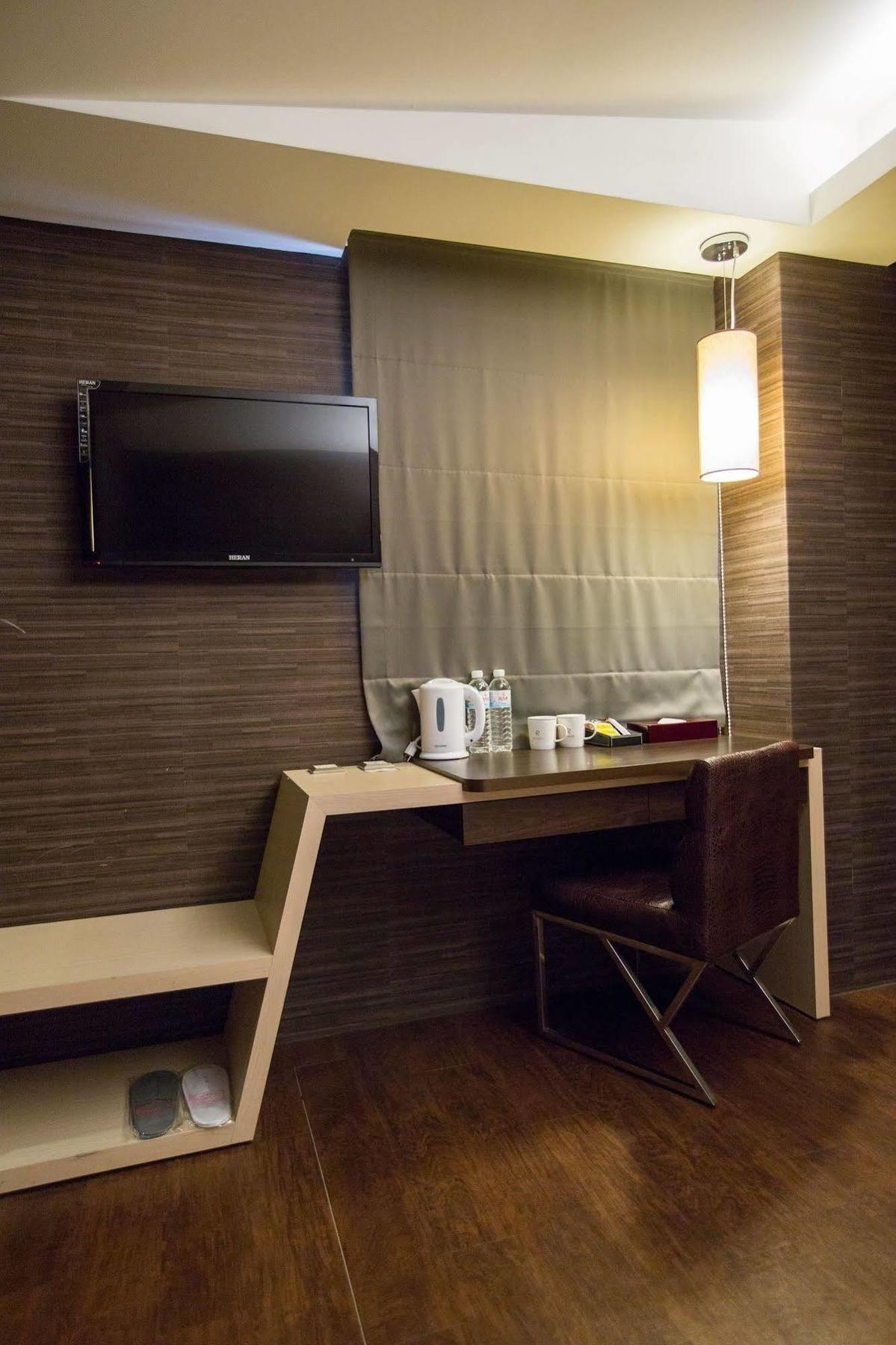 Talmud Business Hotel - Zhongshan Taichung Exteriör bild