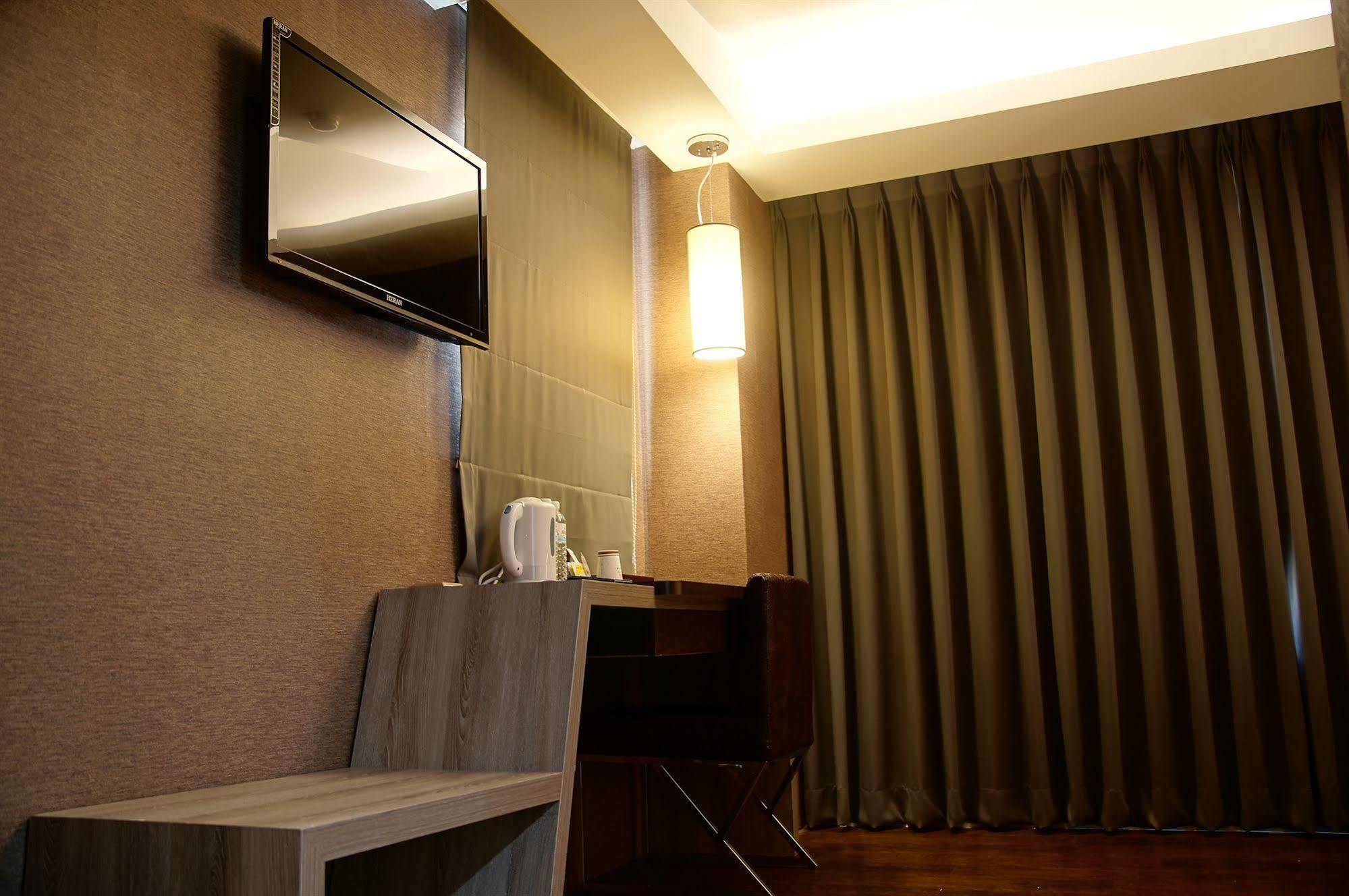 Talmud Business Hotel - Zhongshan Taichung Exteriör bild